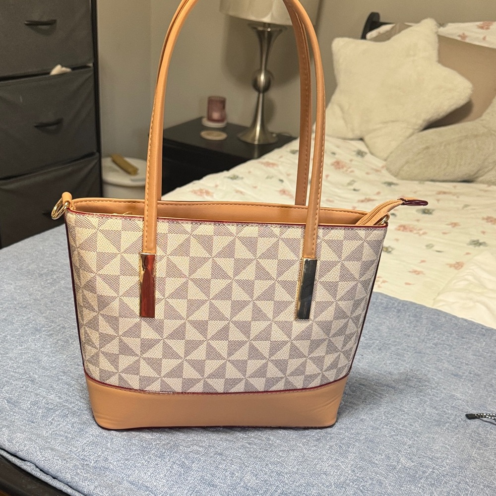 Elegant Geometric Patterned Tote Bag - Tan and Cream